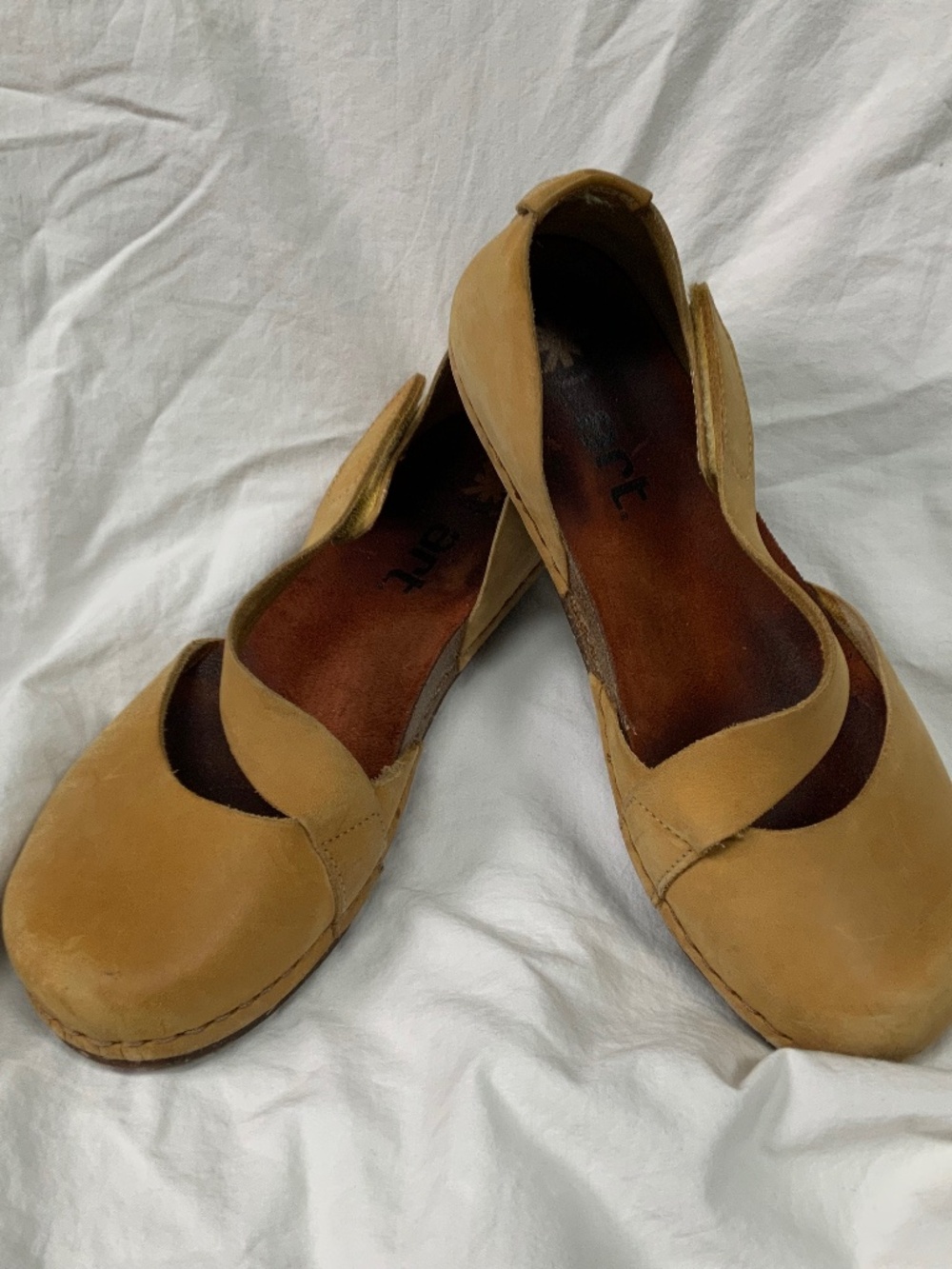 Art Butterscotch Leather Mary Janes by El Naturalista (European size 39)